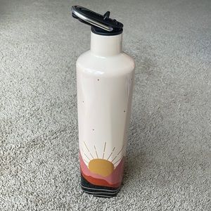 Custom Brumate rehydration water bottle, 25oz